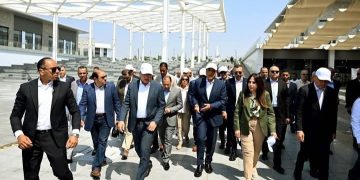 مدبولي يتفقد مشروع “حدائق تلال الفسطاط” ويؤكد: نموذج لإحياء القاهرة التاريخية.