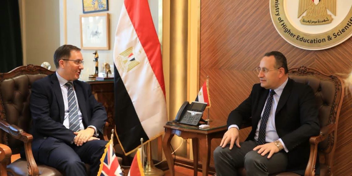 وزير التعليم العالي يبحث مع السفير البريطاني تعزيز التعاون الأكاديمي والبحثي بين مصر والمملكة المتحدة