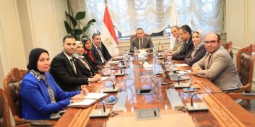 وزير التعليم العالي يتابع الخطة الإعلامية للتنسيق الإلكتروني ويؤكد مواجهة الشائعات