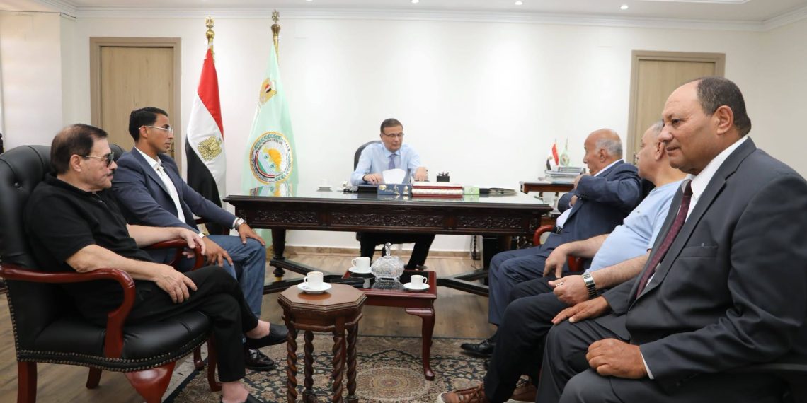 وزير الزراعة يبحث مع منتجي الدواجن تطوير الصناعة ودعم المربين