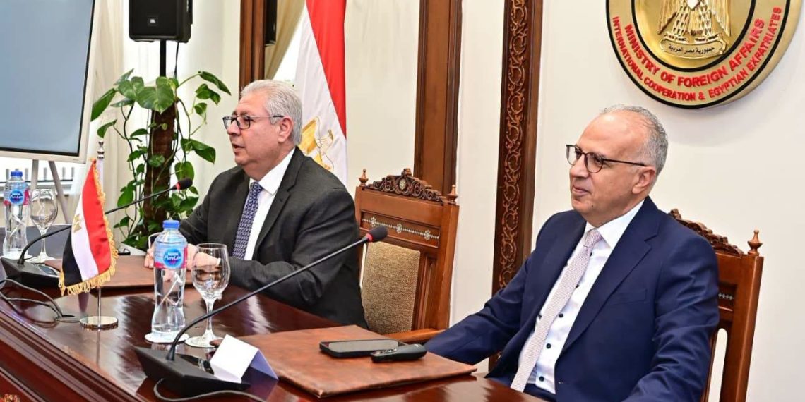 وزير الري يستعرض السياسة المائية المصرية أمام السفراء الجدد