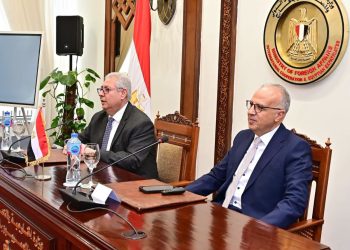 وزير الري يستعرض السياسة المائية المصرية أمام السفراء الجدد