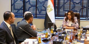 وزيرة التنمية المحلية والبيئة تبحث تطوير المحميات الطبيعية وتعزيز الشراكة مع المجتمعات المحلية