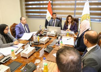 وزراء التنمية المحلية والبيئة والصناعة يبحثون دعم مشروعات هيئة تنمية الصعيد