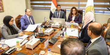 وزراء التنمية المحلية والبيئة والصناعة يبحثون دعم مشروعات هيئة تنمية الصعيد