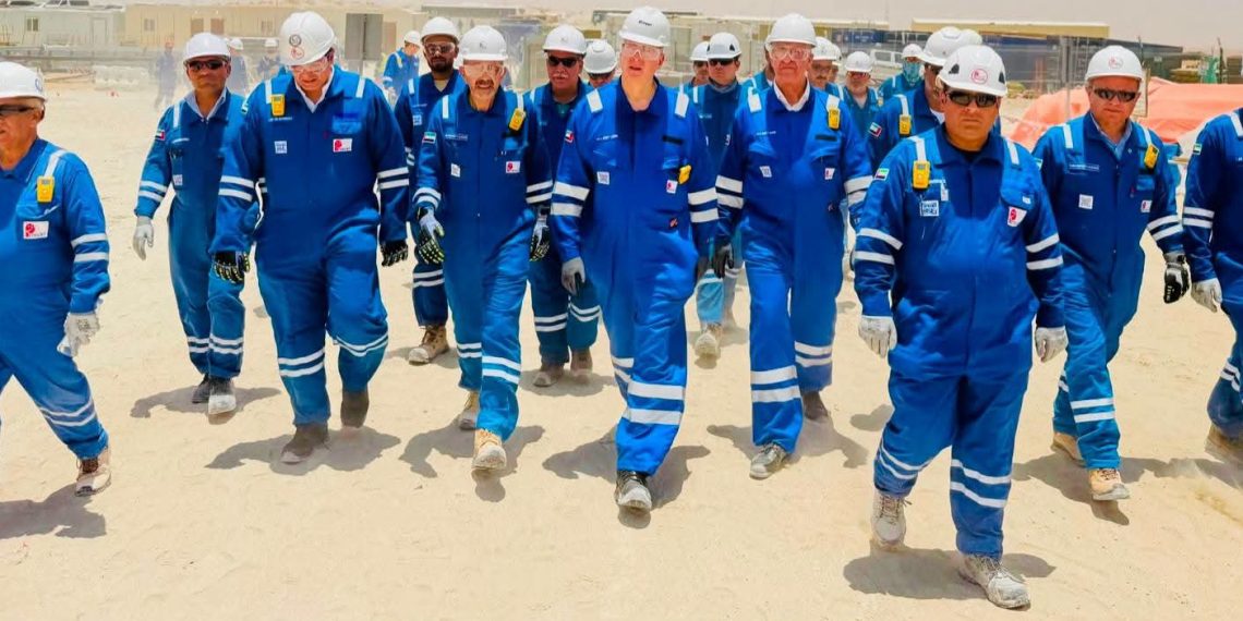 وزير البترول يتفقد مشروعًا تنفذه «بتروجت» بحقول النفط الإماراتية