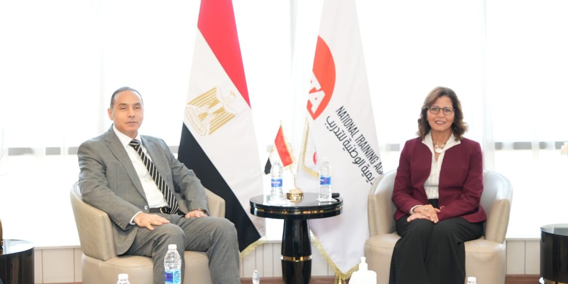 الرقابة المالية والأكاديمية الوطنية للتدريب تبحثان نشر الثقافة المالية غير المصرفية