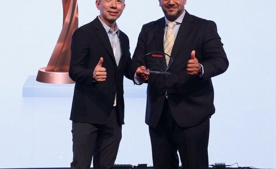 *بى تك تحصد جائزة “أفضل شريك استراتيجي” من Toshiba خلال مؤتمرها الإقليمي