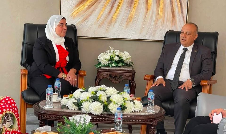 وفد من حزب الجبهة الوطنية يزور جهاز مستقبل مصر للتنمية المستدامة لتعزيز الوعي بالتنمية والأمن الغذائي.