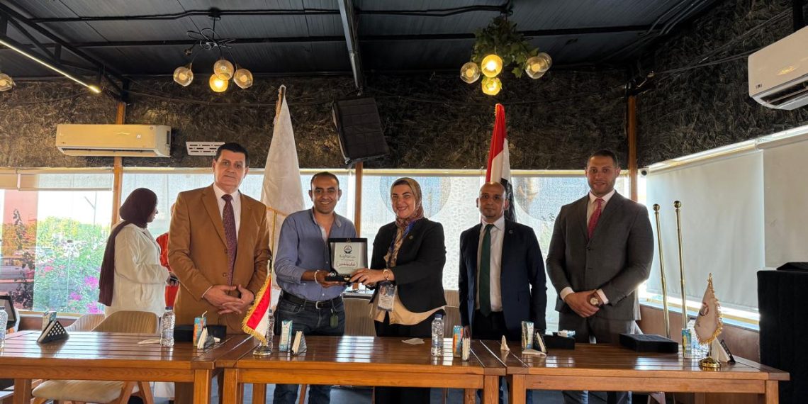 حزب الجبهة الوطنية بالجيزة يكرم رئيس التحرير لدعمه المبادرات المجتمعية