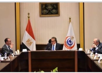 وزير الصحة يبحث ضوابط تجديد ترخيص مزاولة مهنة الطب كل خمس سنوات