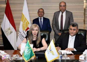 وزارة الطيران المدني والأكاديمية العربية توقعان بروتوكولًا لتأهيل الكوادر وتنفيذ برامج الدراسات العليا