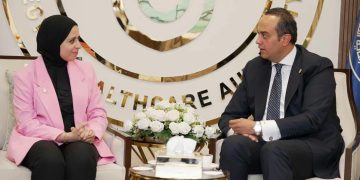 هيئة الرعاية الصحية تبحث مع الخارجية تعزيز الترويج الدولي للتجربة المصرية في الإصلاح الصحي
