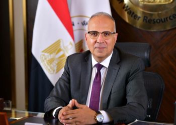 سويلم يتابع «مشروع ضبط النيل».. إزالة 518 حالة بناء مخالف بفرع رشيد