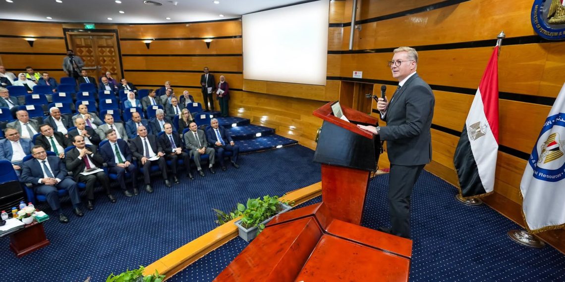 البترول تطرح مزايدة عالمية للبحث عن البترول والغاز في 14 منطقة
