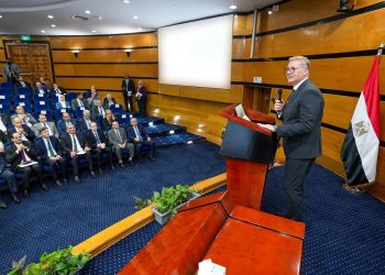 البترول تطرح مزايدة عالمية للبحث عن البترول والغاز في 14 منطقة