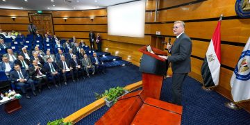 البترول تطرح مزايدة عالمية للبحث عن البترول والغاز في 14 منطقة