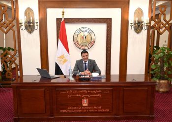 وزير الصناعة يستعرض استراتيجية الصناعة المصرية أمام رؤساء البعثات الدبلوماسية