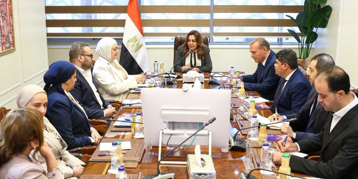 منال عوض تبحث خطط مواجهة التغيرات المناخية بقنا وكفر الشيخ