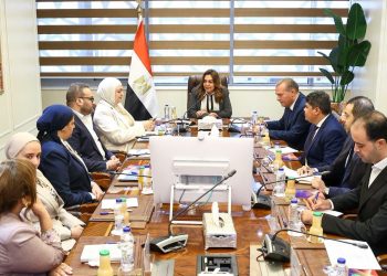 منال عوض تبحث خطط مواجهة التغيرات المناخية بقنا وكفر الشيخ