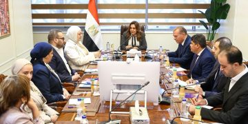 منال عوض تبحث خطط مواجهة التغيرات المناخية بقنا وكفر الشيخ