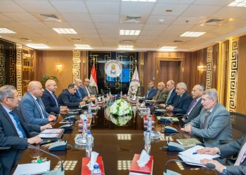 وزير الدولة للإنتاج الحربي يبحث مع رئيس «اقتصادية قناة السويس» تعزيز التكامل الصناعي ودعم المشروعات التنموية