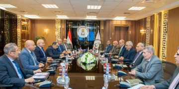 وزير الدولة للإنتاج الحربي يبحث مع رئيس «اقتصادية قناة السويس» تعزيز التكامل الصناعي ودعم المشروعات التنموية
