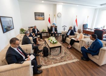 البترول تبحث مع «فيلوكس» الأسترالية فرص الاستثمار في التعدين