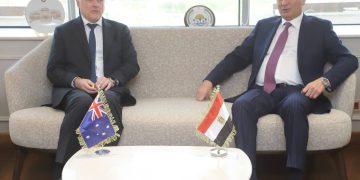 وزير الزراعة يبحث مع السفير الأسترالي تعزيز التعاون المشترك