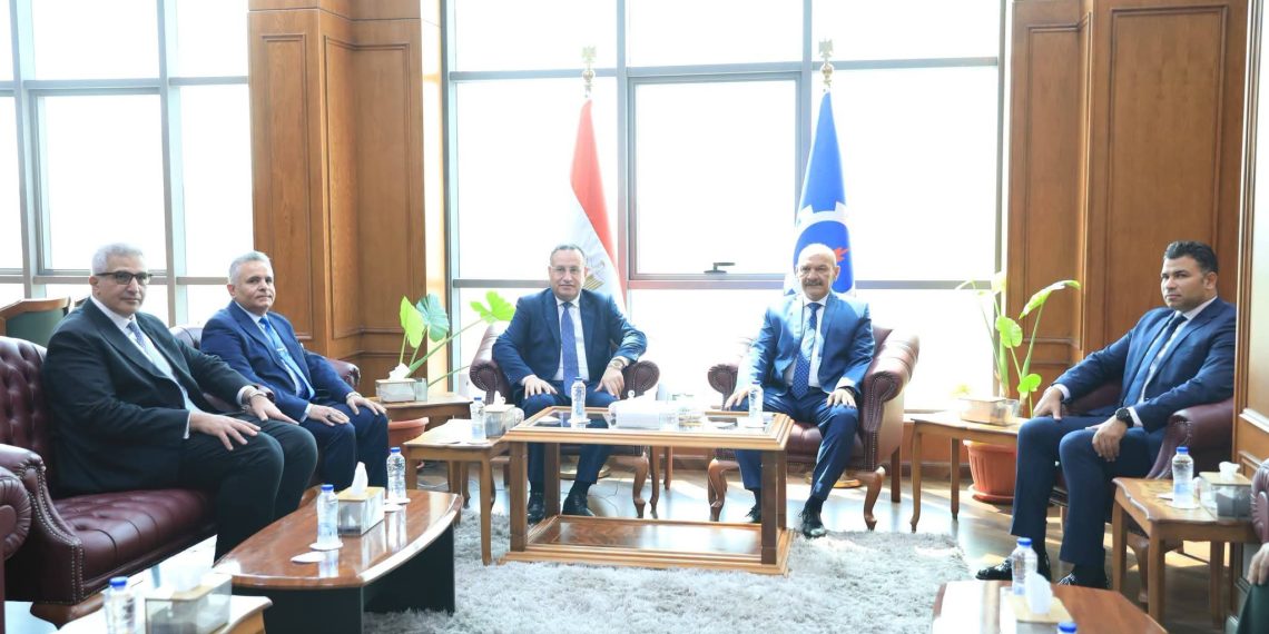 قنصوة ومحافظ السويس يبحثان تعزيز التعاون التعليمي والطبي