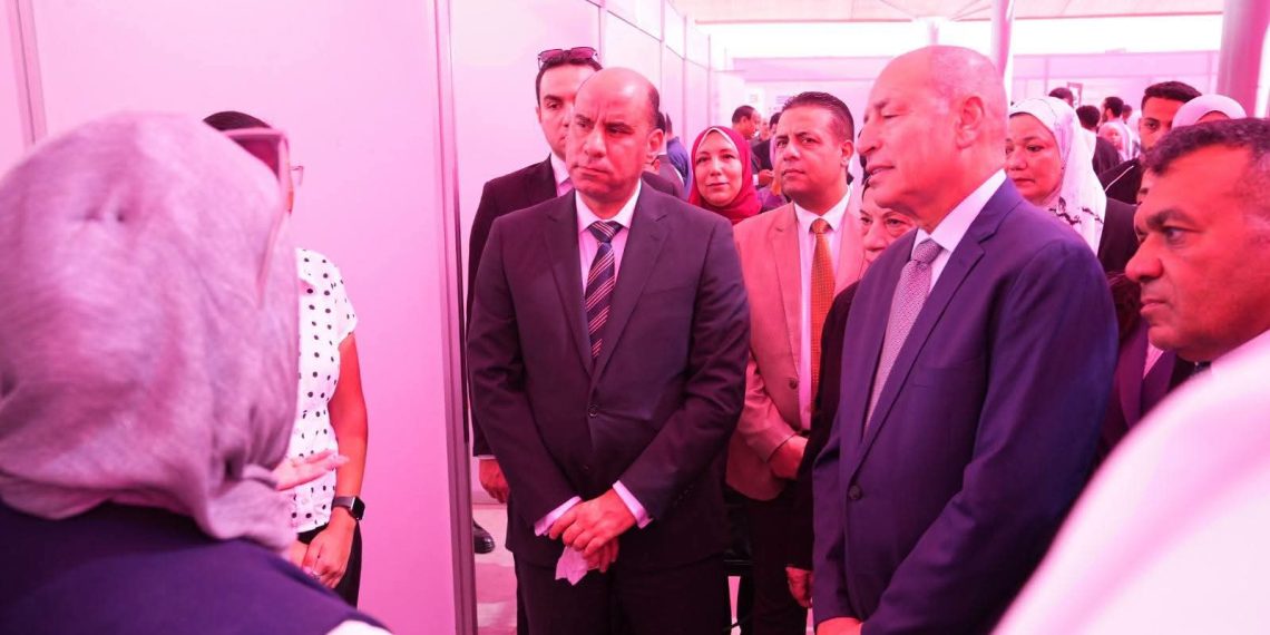قنصوة ومحافظ السويس يبحثان تعزيز التعاون التعليمي والطبي