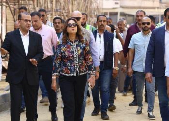 وزيرة التنمية المحلية والبيئة تتابع تطوير سوق العتبة