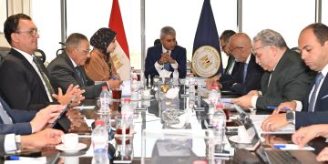 وزير السياحة يوجه بتنظيم مهرجان لحصاد الزيتون في مطروح والترويج لمقاصد غرب مصر