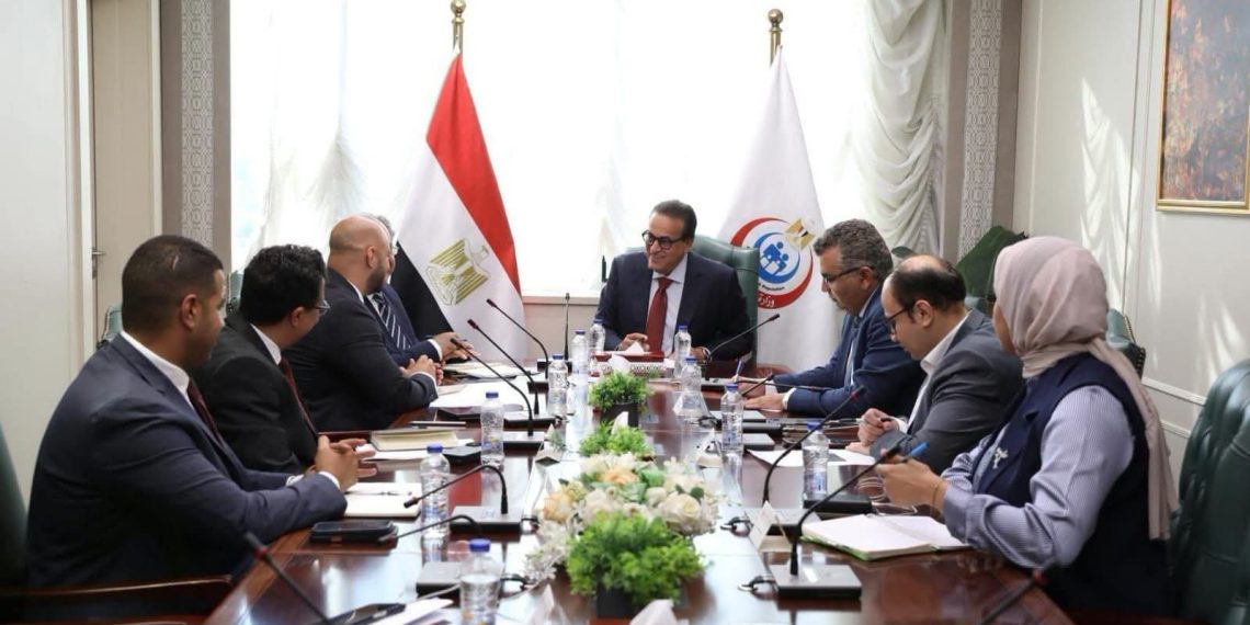 وزير الصحة يبحث مع «فيليبس» توطين صناعة الأجهزة الطبية في مصر
