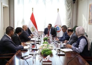 وزير الصحة يبحث مع «فيليبس» توطين صناعة الأجهزة الطبية في مصر
