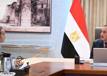 مدبولي يبحث مع رئيس «الرقابة المالية» تطورات القطاع المالي غير المصرفي وحماية المتعاملين