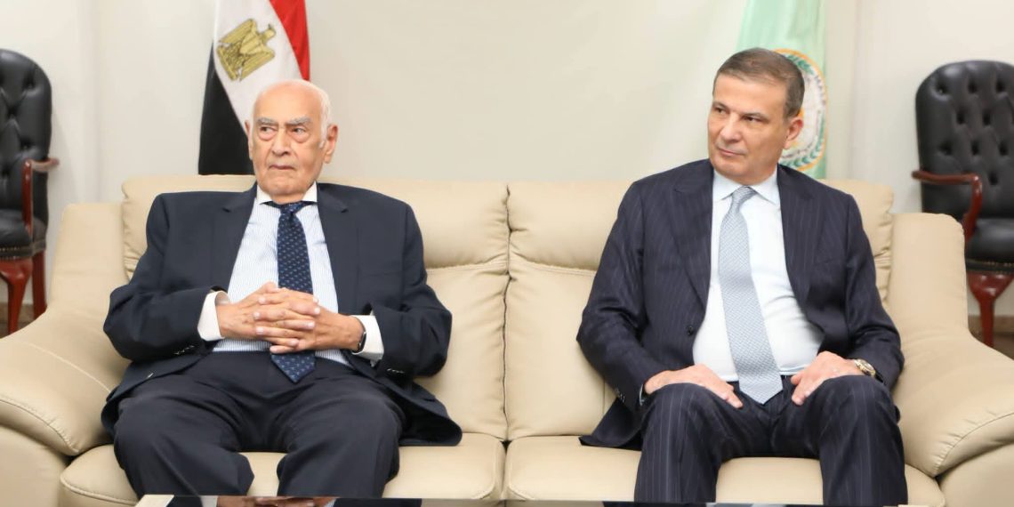 وزير الزراعة يبحث مع وفد ألماني تطوير الزراعة العمودية للقمح