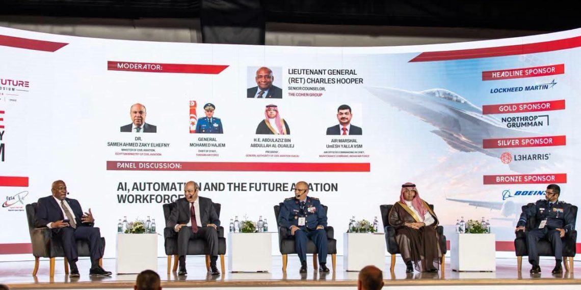 وزير الطيران: الذكاء الاصطناعي يعيد تشكيل وظائف قطاع الطيران
