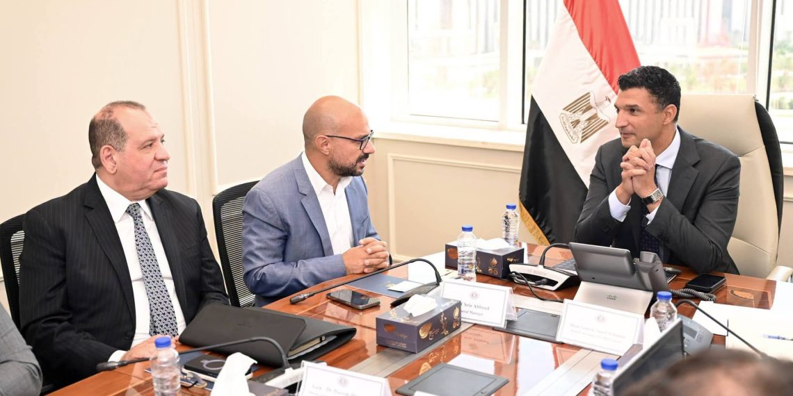 وزير الصناعة يبحث خطط «بيتي مصر» لضخ استثمارات جديدة والتوسع بالسوق