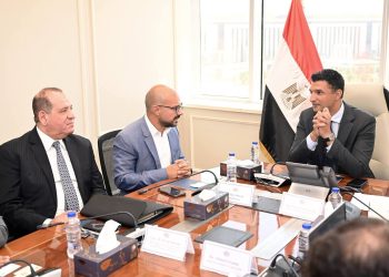 وزير الصناعة يبحث خطط «بيتي مصر» لضخ استثمارات جديدة والتوسع بالسوق