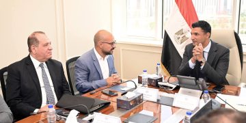 وزير الصناعة يبحث خطط «بيتي مصر» لضخ استثمارات جديدة والتوسع بالسوق