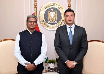 وزير الصناعة يبحث تعزيز التعاون مع الهند وزيادة الاستثمارات