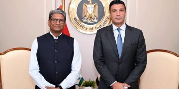 وزير الصناعة يبحث تعزيز التعاون مع الهند وزيادة الاستثمارات