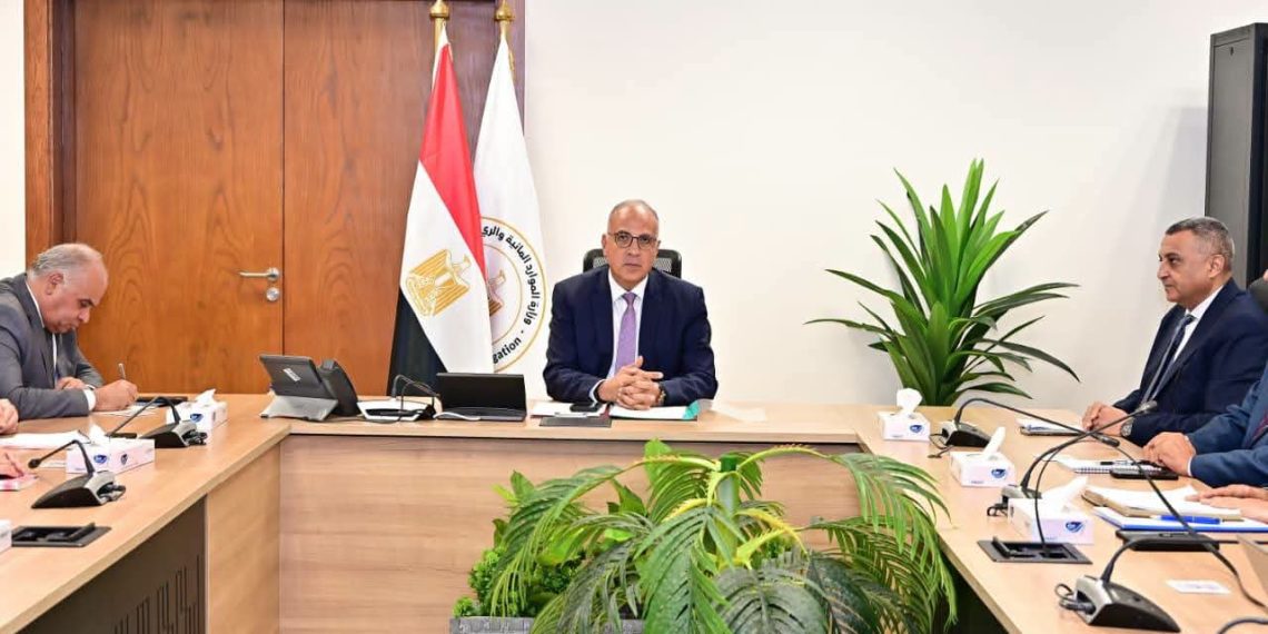 وزير الري يستعرض أداء المنظومة المائية بالفيوم