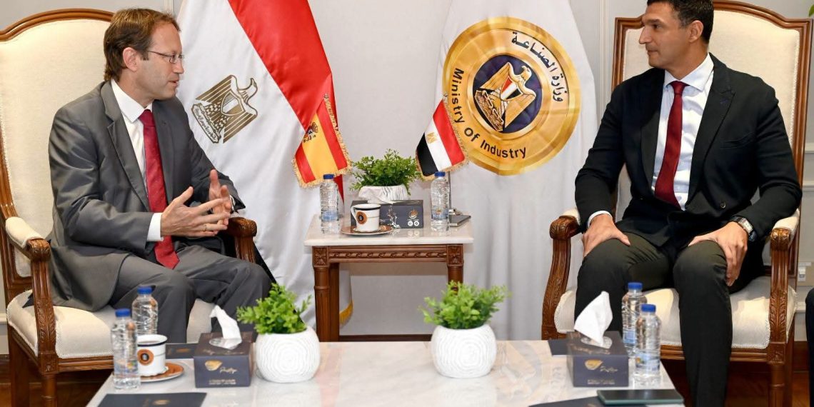 مصر وإسبانيا تبحثان تعزيز التعاون الصناعي وجذب الاستثمارات