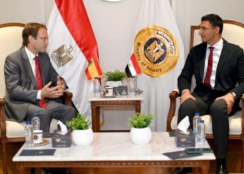 مصر وإسبانيا تبحثان تعزيز التعاون الصناعي وجذب الاستثمارات