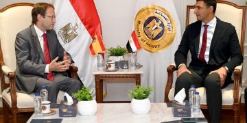 مصر وإسبانيا تبحثان تعزيز التعاون الصناعي وجذب الاستثمارات