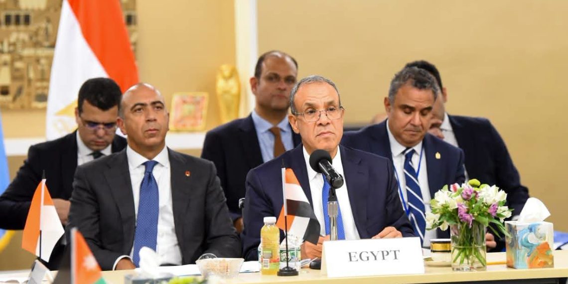 وزير الخارجية يشدد على ضرورة إنهاء الحرب في غزة