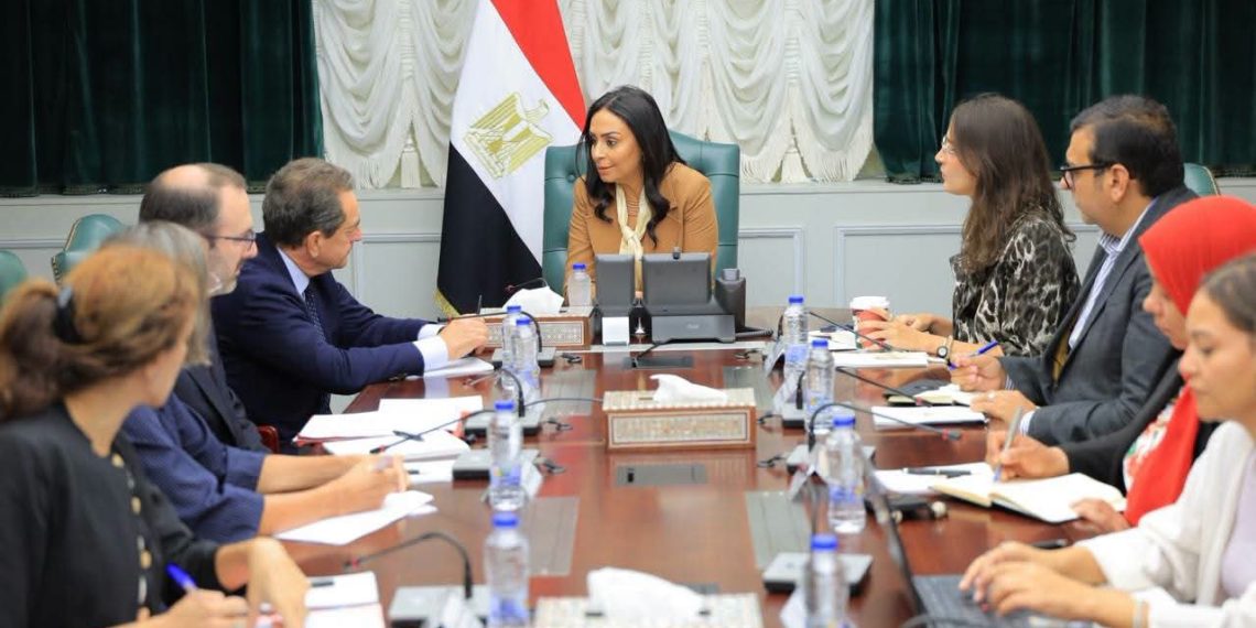 وزيرة التضامن تبحث مع السفير الفرنسي تعزيز التعاون الاجتماعي