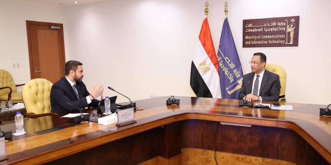 وزير الاتصالات يبحث إنشاء مركز «كيميت» للبيانات